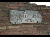 04874 ostia - regio i - via delle terme del mitra - schild.jpg